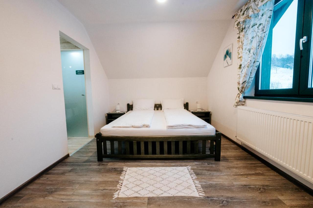 ヴラヒツァ Kadarhaz Bed & Breakfast エクステリア 写真