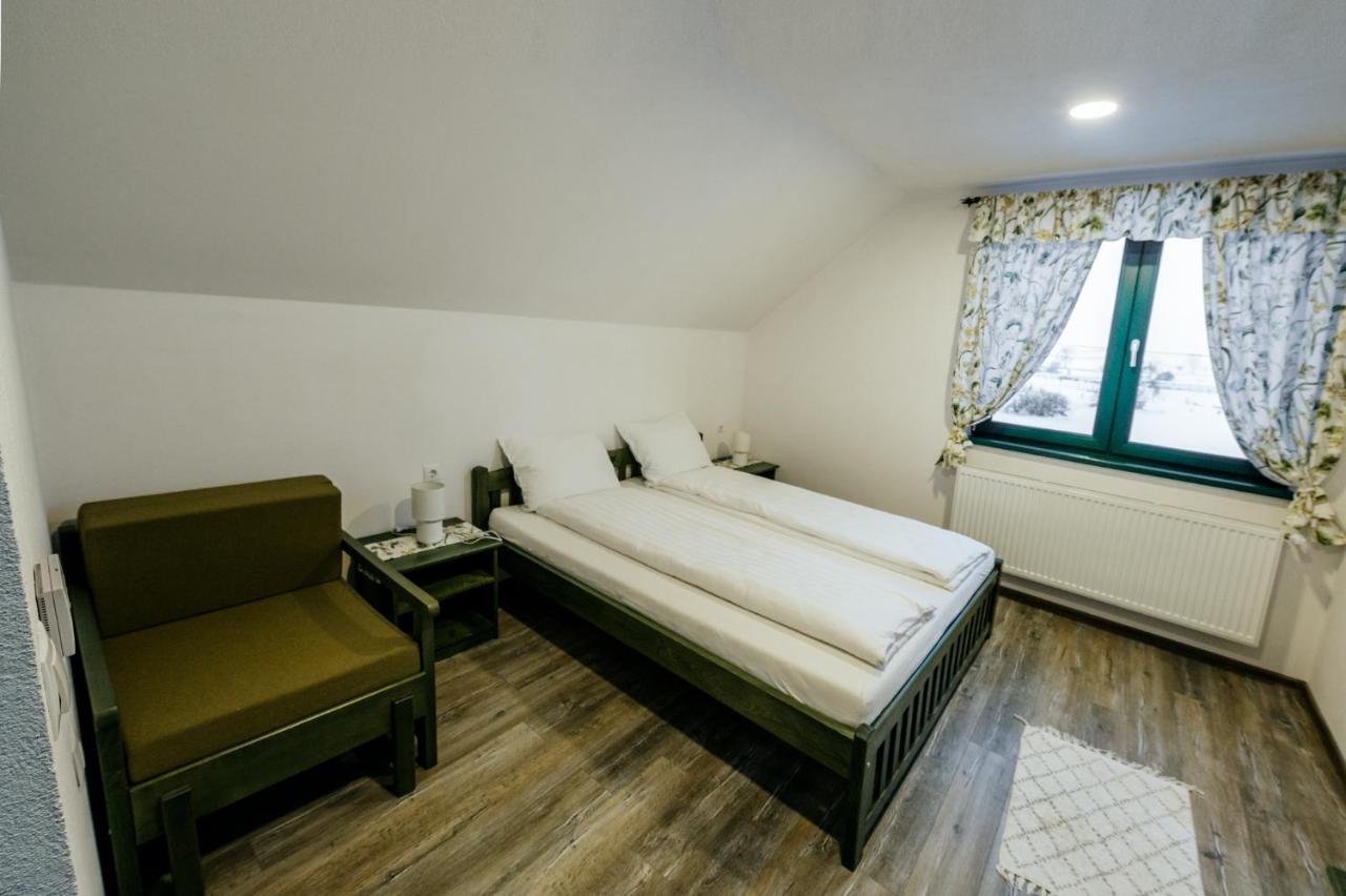 ヴラヒツァ Kadarhaz Bed & Breakfast エクステリア 写真